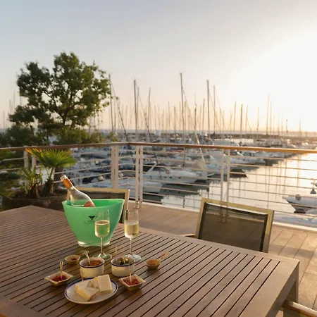Marina Di Scarlino Aparthotel 4*
